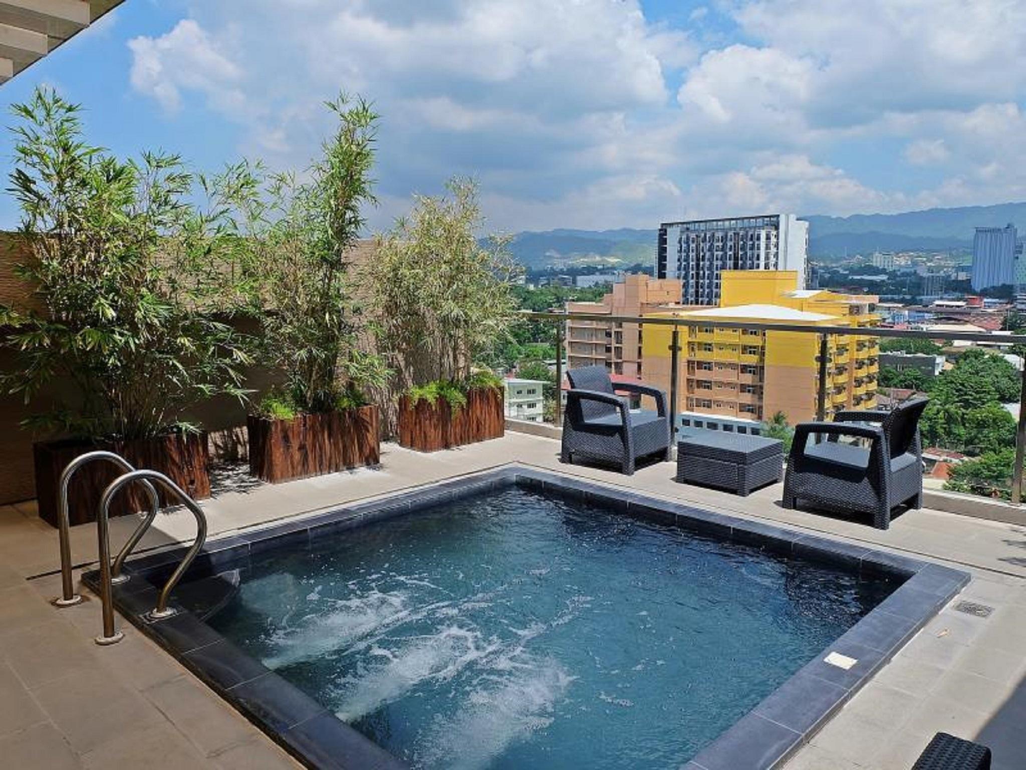 Castle Peak Hotel - Multiple Use Hotel Cebu Stadt Exterior foto